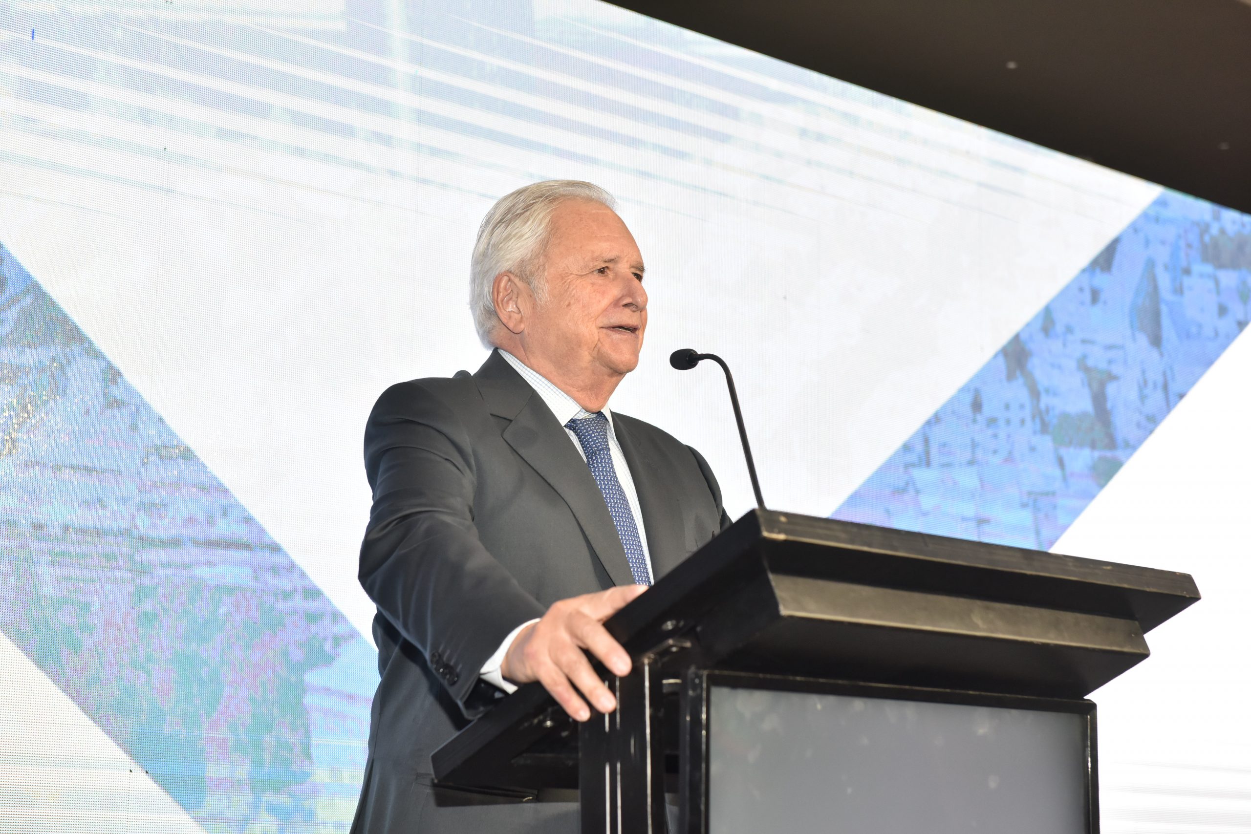 Past President Herman Chadwick Piñera obtiene el premio «Julio Chaná Cariola»