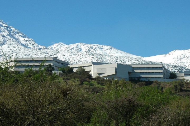 Estudiantes de la Universidad Adolfo Ibáñez realizan pasantía en el CAM Santiago