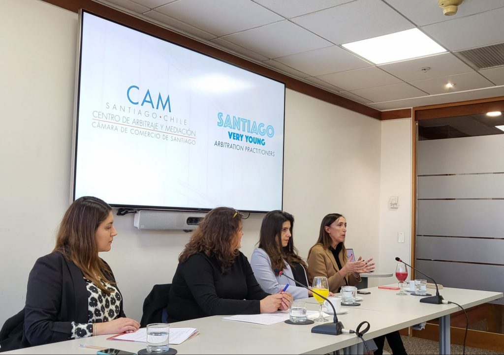 SVYAP y CAM Santiago realizan conversatorio sobre "Avances y desafíos del rol de la mujer en el ejercicio de la profesión"