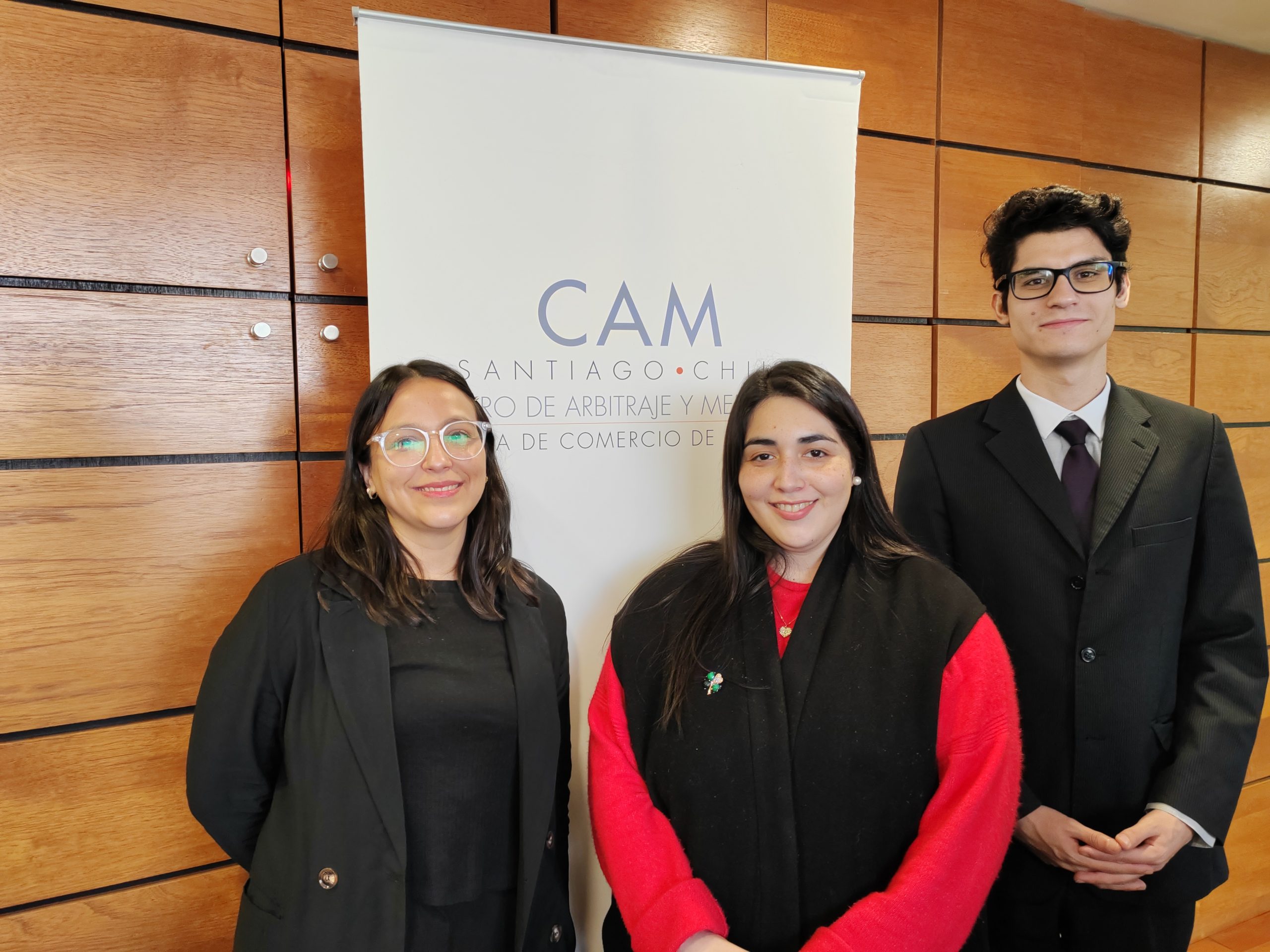Estudiantes de la Universidad de Chile y de la Pontificia Universidad Católica de Chile realizan pasantías en el CAM Santiago